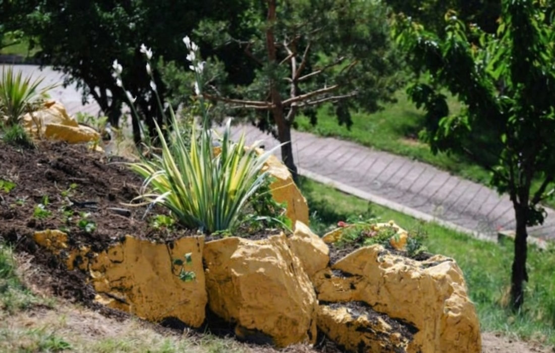 Green Stone limestone tint